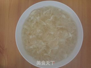 冰糖红枣银耳汤的做法步骤:2