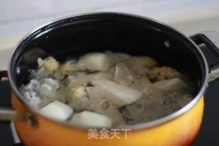 银耳枸杞雪梨糖水的做法步骤:3