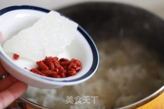 银耳枸杞雪梨糖水的做法步骤:4