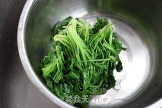 清香鲜美---荠菜馄饨的做法步骤：1