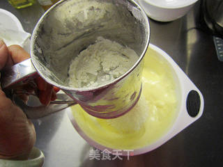 拥有棕红色皮肤的小山卷蛋糕的做法步骤:7