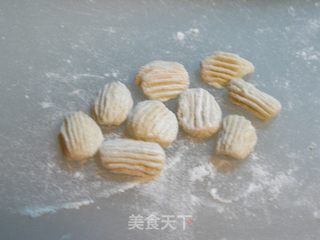 蔬菜粒猫耳朵的做法步骤:4