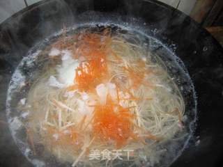 芦笋鸡蛋面的做法步骤：3