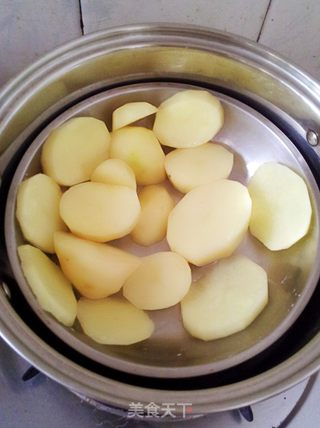 火爆炸物——香肠可乐饼的做法步骤：1