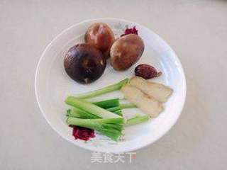 天麻乌鸡汤的做法步骤:2