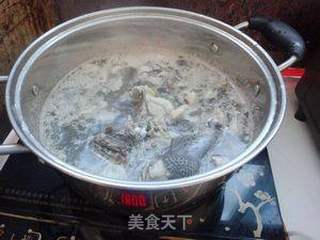 天麻乌鸡汤的做法步骤:3