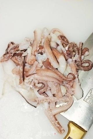 【韩式辣酱炒鱿鱼须】----简单传统的韩式海鲜菜的做法步骤:2