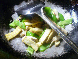 青椒蛏子炒豆腐的做法步骤：11
