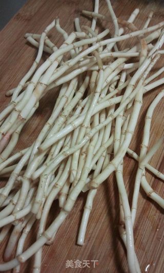 【凉拌鱼腥草】清肺最好的野菜的做法步骤:2
