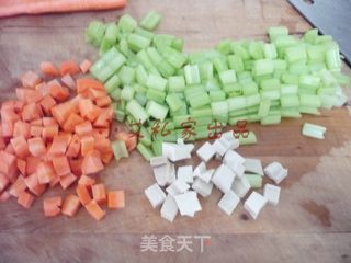 西芹花生米拌豆干的做法步骤:3