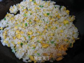 葱香浓郁——葱香蛋炒饭的做法步骤:4