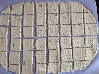 香葱苏打饼干(我记忆中的蔬菜饼干)的做法步骤:7