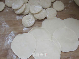 鹅蛋韭菜饺的做法步骤:8