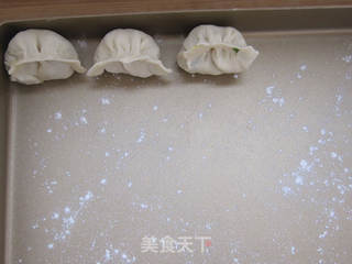 鹅蛋韭菜饺的做法步骤:10