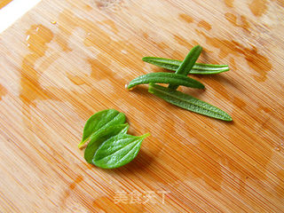 香草牛肉酿口蘑菇的做法步骤:4