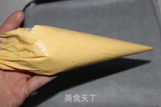 超级酥脆,美味非凡——蛋黄小酥饼的做法步骤:6
