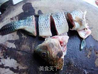 水香菜煮鱼的做法步骤：2