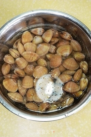 【烤沙蛤蜊】---蛤蜊最原汁原味的做法的做法步骤:2