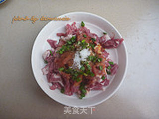 小炒猪颈肉的做法步骤:3