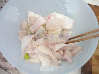 鱼腩萝卜煲的做法步骤:2