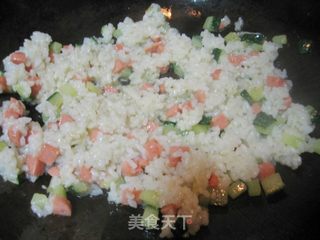 记忆中广院的味道——黄瓜火腿炒饭的做法步骤：3