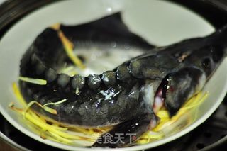 清蒸鲟鱼的做法步骤:2