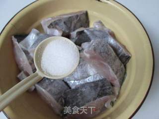 煎带鱼的做法步骤：2