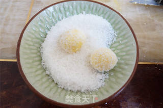 黄金椰蓉球的做法步骤：7