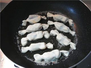 饺子皮香蕉糖果的做法步骤:6