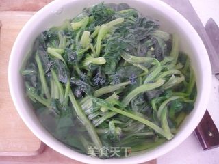 西红柿鸡蛋菠菜面的做法步骤:2