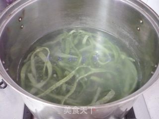 西红柿鸡蛋菠菜面的做法步骤:15