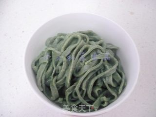 西红柿鸡蛋菠菜面的做法步骤:16