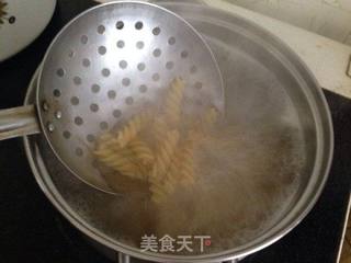 鸡肉意面沙拉的做法步骤:2