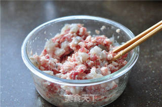 虾肉荠菜灌汤饺的做法步骤:3