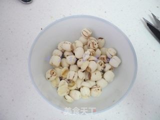 百合银耳莲子汤的做法步骤:3