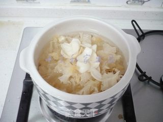 百合银耳莲子汤的做法步骤:7