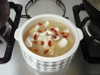 百合银耳莲子汤的做法步骤:8