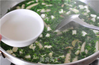 荠菜蟹菇豆腐羹的做法步骤:13