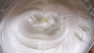 草莓奶油杯子蛋糕的做法步骤:4