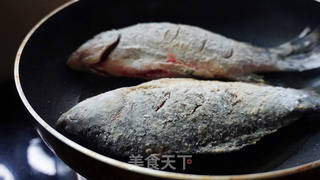 糖醋鱼--酥嫩多汁版的做法步骤:2