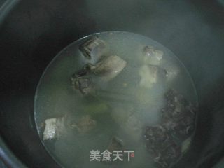 汤浓味美——腊排骨炖土豆的做法步骤:6