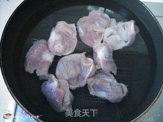 泡椒炒鸡胗的做法步骤:2