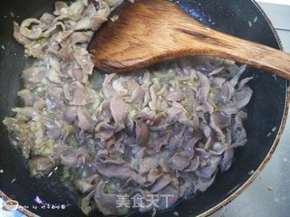 泡椒炒鸡胗的做法步骤:7