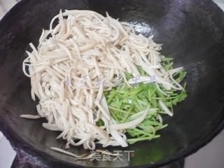 芫爆杏鲍菇的做法步骤:8