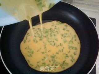 最经典的搭配——香葱鸡蛋饼的做法步骤:9