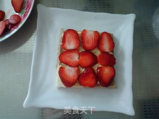 草莓鸡蛋三明治的做法步骤:11