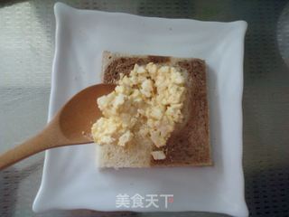 草莓鸡蛋三明治的做法步骤:9