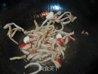 依然家常菜——洋葱炒肉丝的做法步骤:5