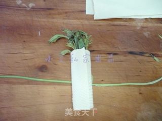豆皮香椿卷的做法步骤:7