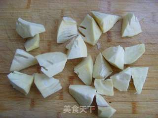 鲜嫩酥烂---三杯竹笋的做法步骤:2